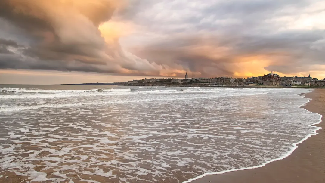 West Sands Beach, St Andrews, Schottland Blick auf den West Sands Beach bei Sonnenuntergang