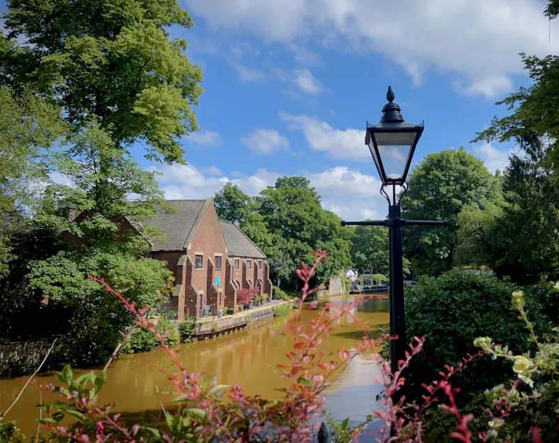 Der Fluss bei Manchester in England.