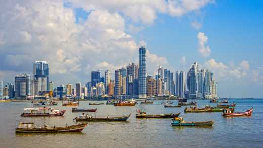 Blick auf die Skyline und den Hafen von Panama City