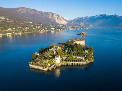 Uitzicht op het Isola Bella - een must tijdens een vakantie aan de bovenste Italiaanse meren