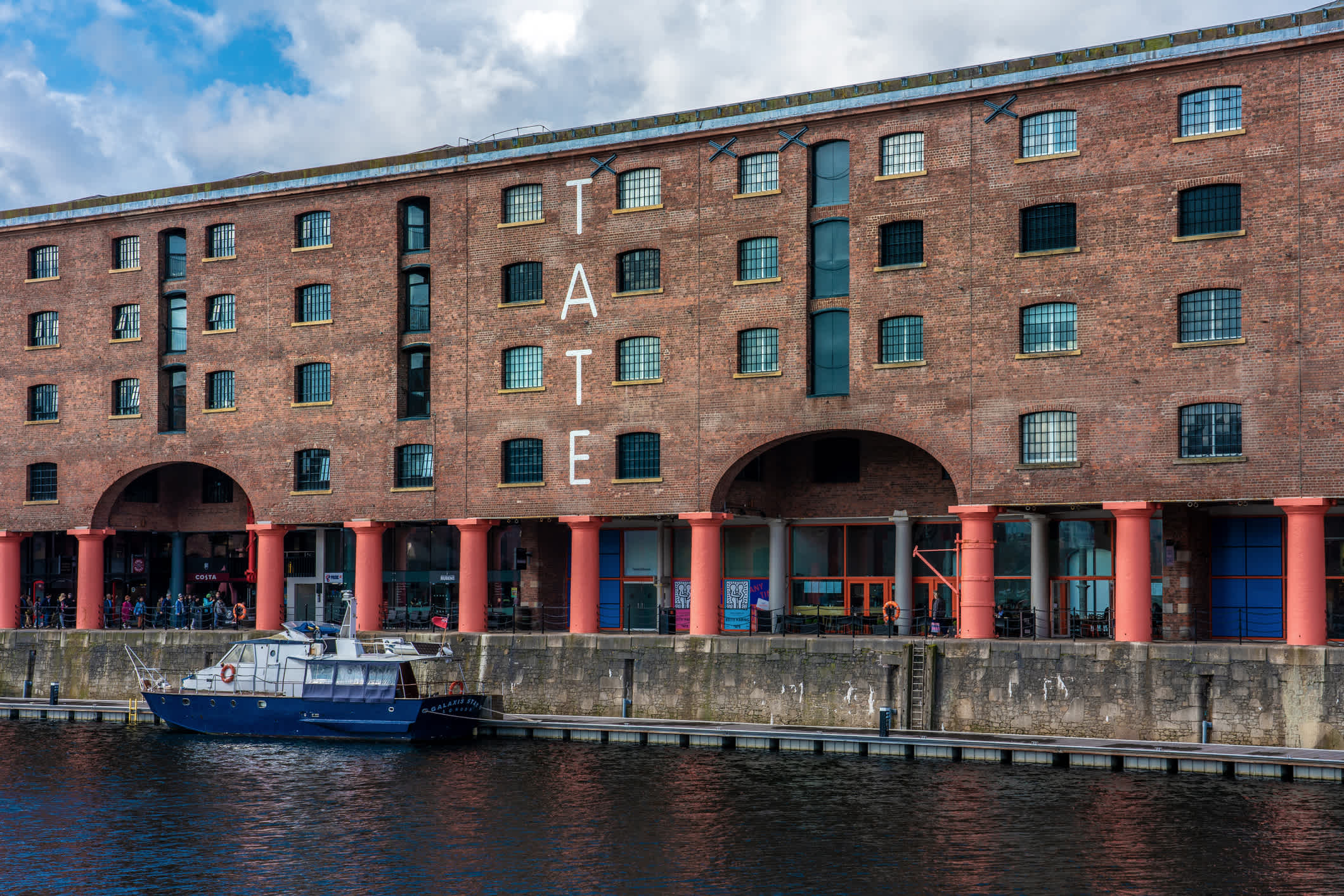 Royal Albert Dock au coucher du soleil à Liverpool