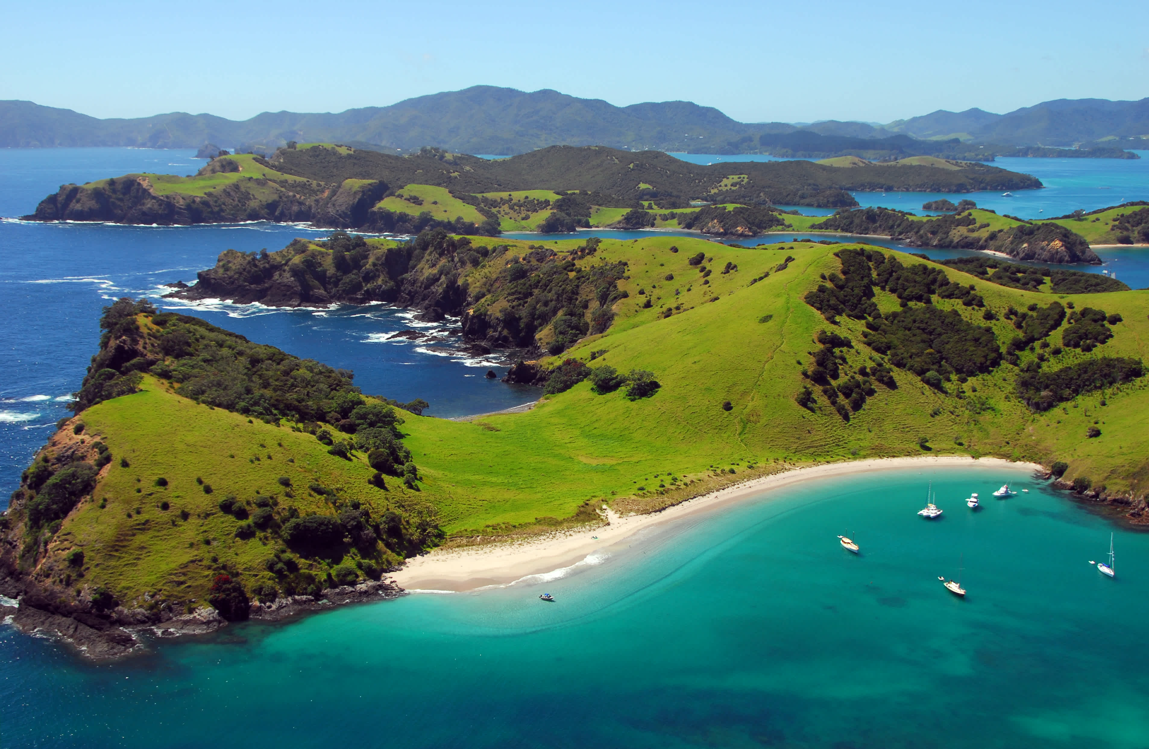 Vue de la baie pittoresque lors de vacances dans la baie des îles en Nouvelle-Zélande.