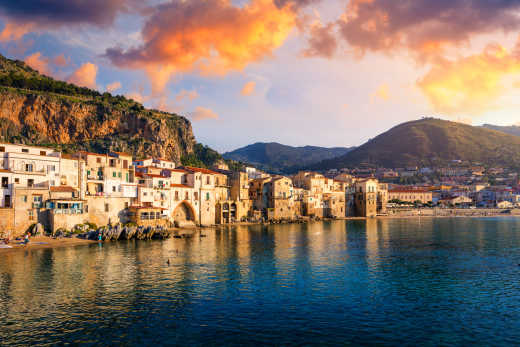 Aufnahme der Skyline von Cefalu auf Sizilien