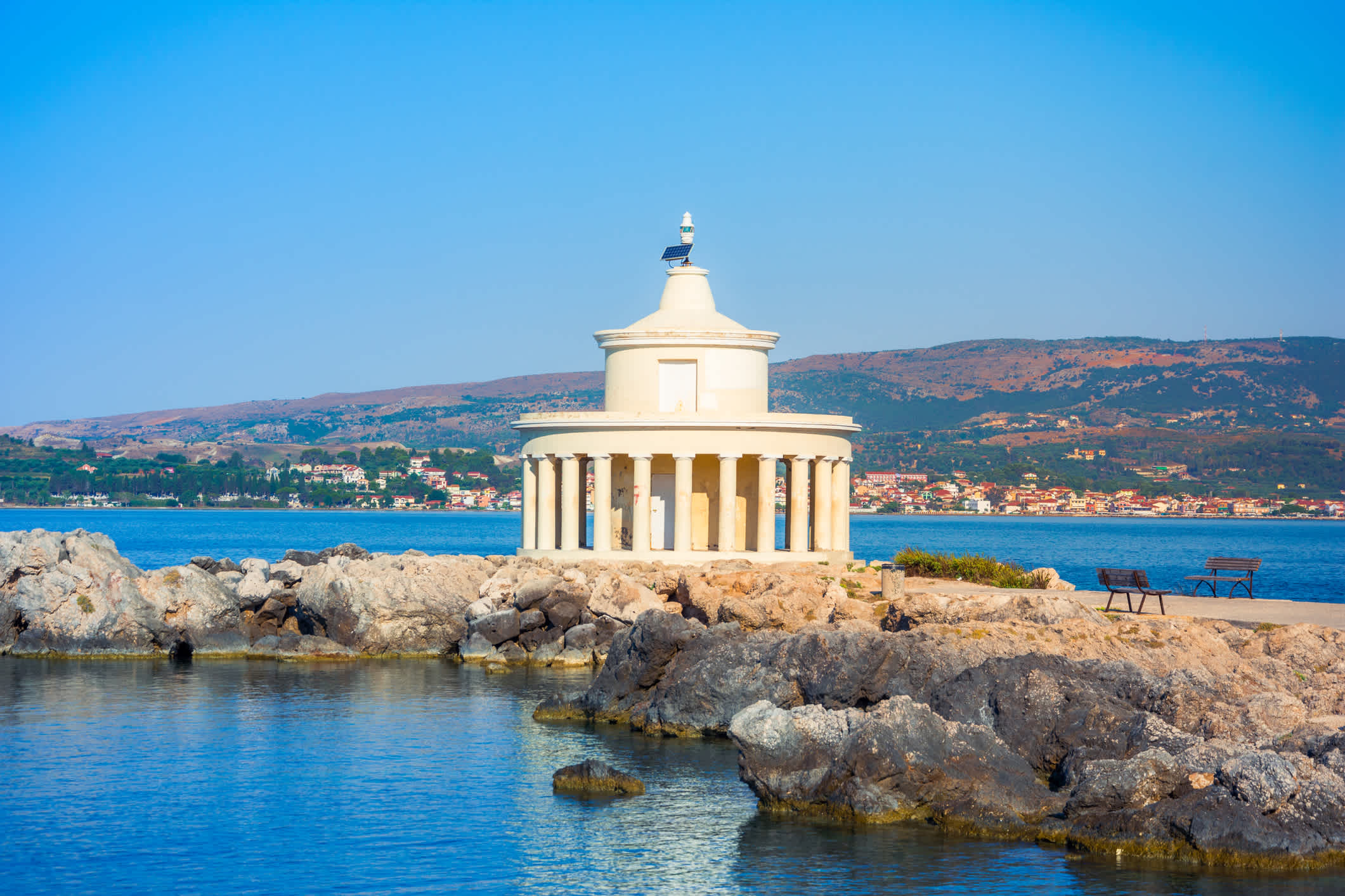 Aussicht auf den Leuchtturm von Saint Theodore auf der Insel Kefalonia, Griechenland.
