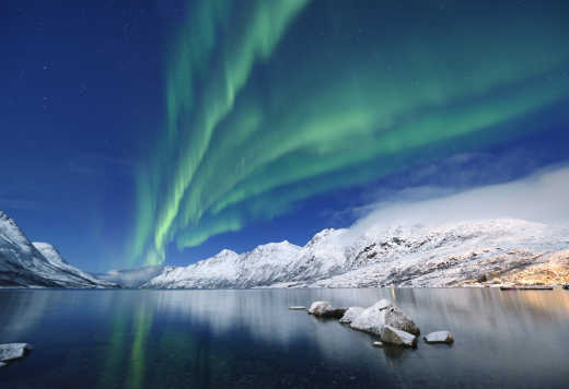 Grünes Polarlicht am Jökulsárlón, Tromsö, Norwegen