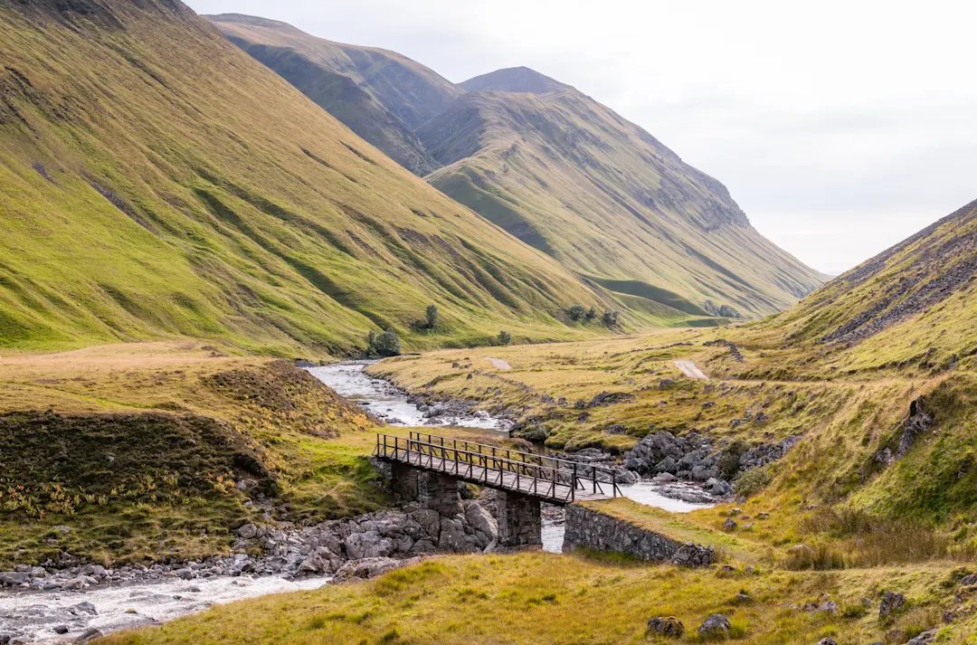 Steile Berghänge in Glen Tilt, in den schottischen Highlands