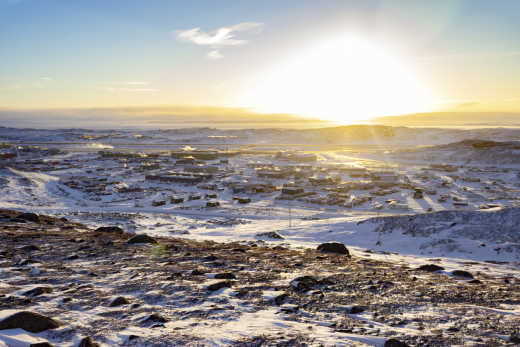 Visitez la capitale de Iqaluit pendant votre voyage à Iqualuit.