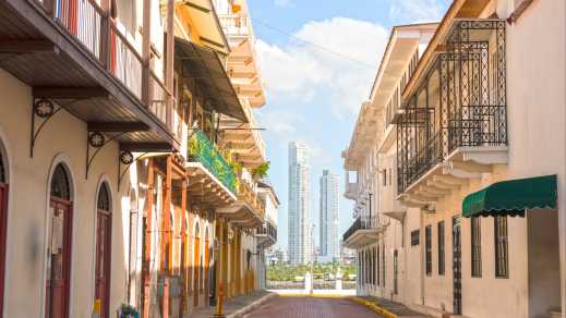 Lors de votre voyage au Panama, vous pourrez explorez les rues typiques de la ville et admirer leur architecture comme dans la rue Casco Viejo, dans le centre de Panama City.