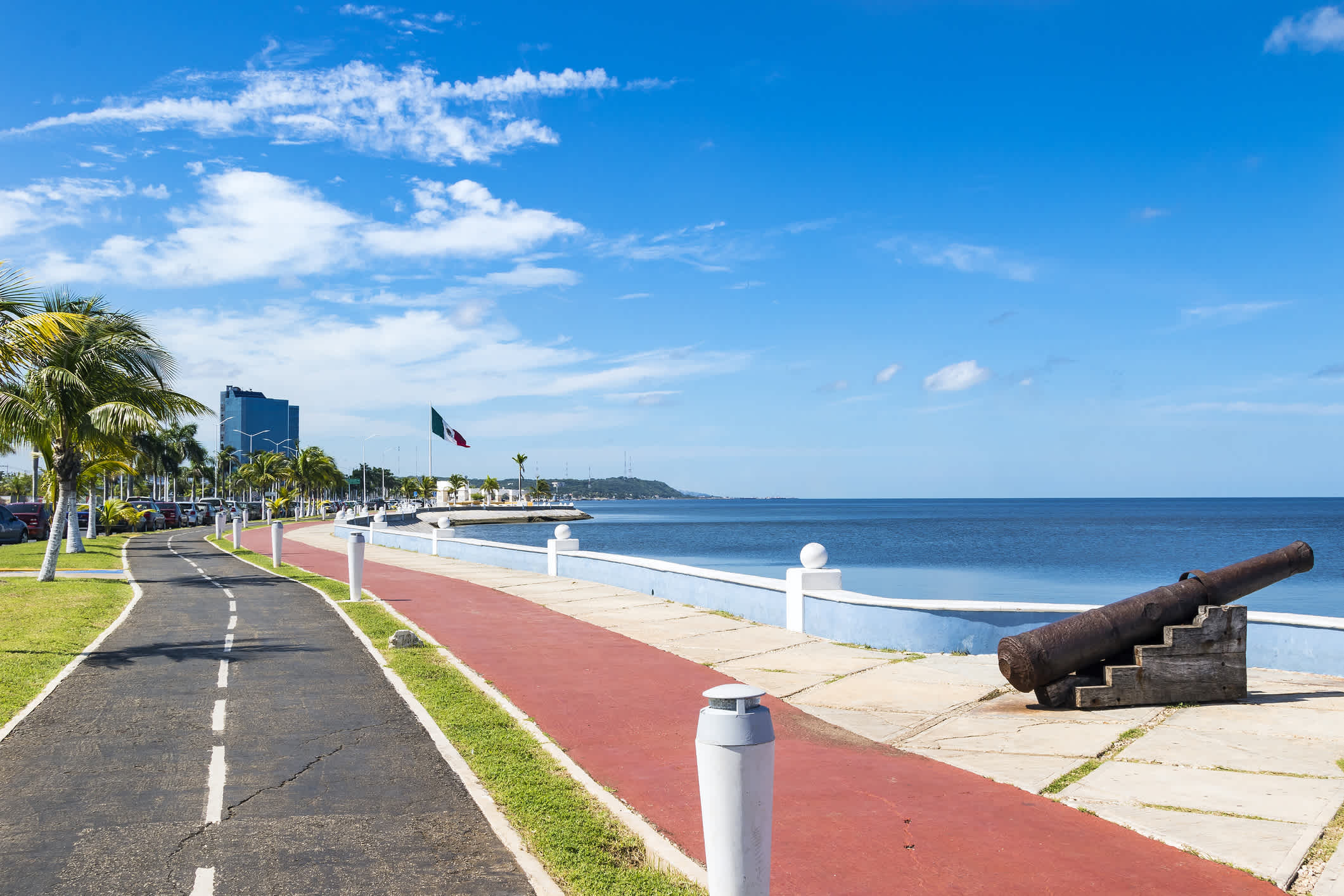 Eine der alten spanischen Kanonen entlang des Campeche Malecon