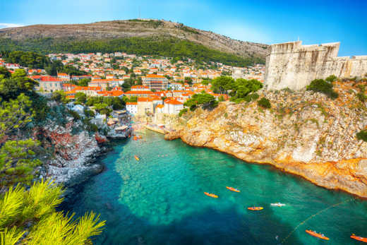 Profitez de votre séjour à Dubrovnik pour découvrir les remparts de puis la mer en kayak.