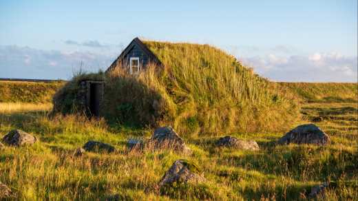 Das Torfhaus Stekkjarkot auf der Halbinsel Reykjanes, Island.