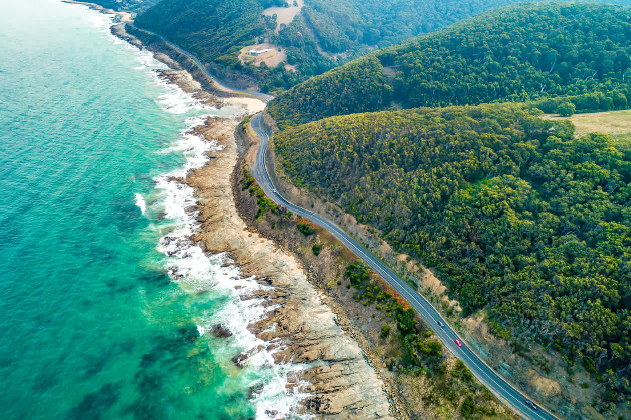 Machen Sie eine Reise nach Victoria und entdecken Sie diese Provinz, die von der Great Ocean Road durchquert wird.