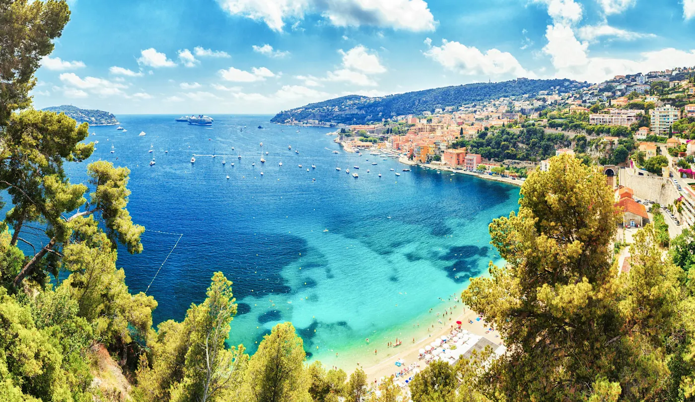 Nice, French Riviera Genießen Sie einen sonnigen Aufenthalt an der französischen Riviera während Ihres Urlaubs in Nizza.