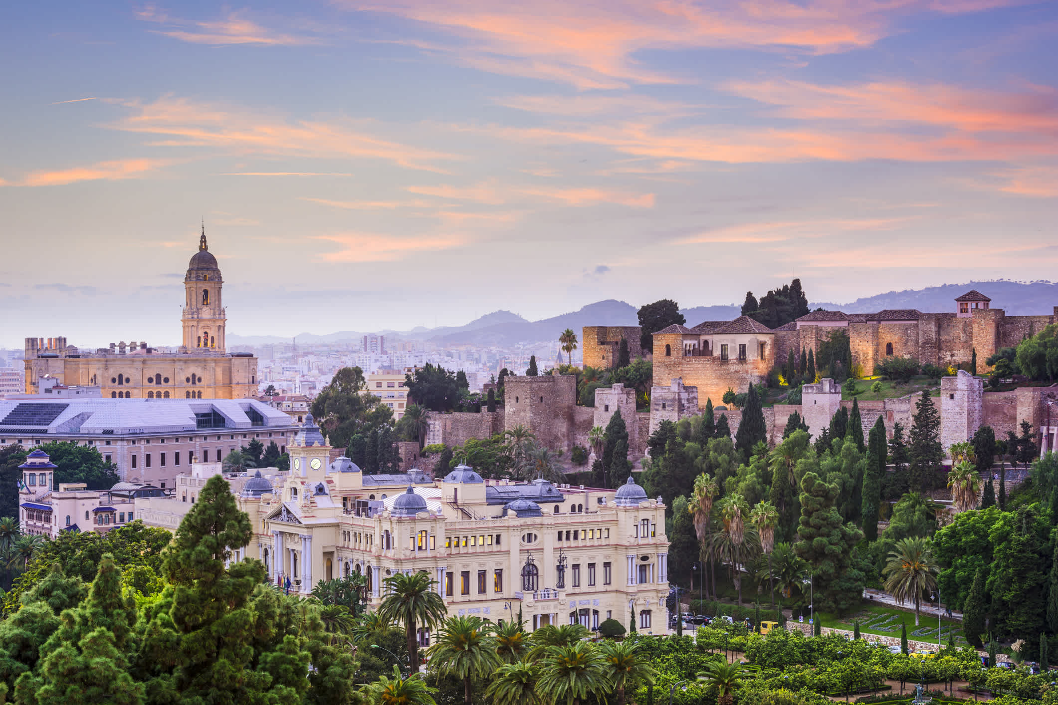 Admirez la skyline de Malaga en Andalousie en Espagne
