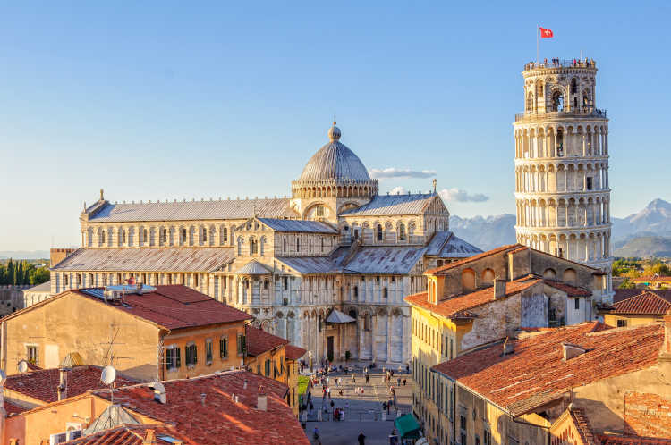 Uitzicht op de kathedraal en de scheve toren van Pisa - te ontdekken tijdens een vakantie in Pisa