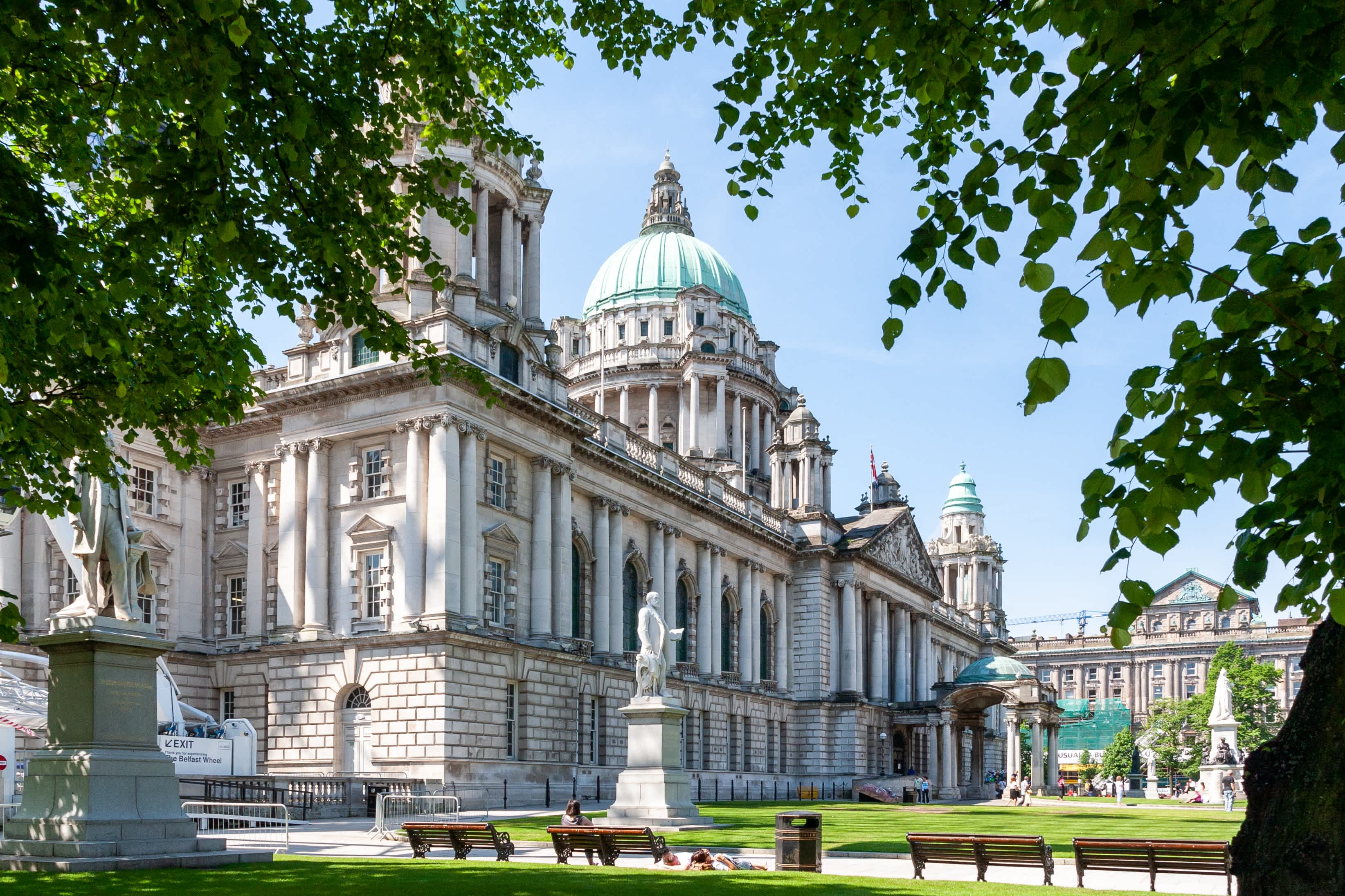 Visitez l'hôtel de ville de Belfast, en Irlande