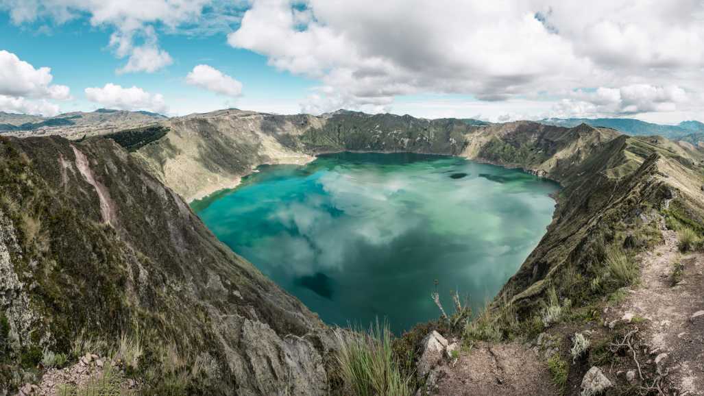 Vue sur le lac volcanique Quilotoa en Équateur