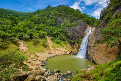 Dunhinda-Wasserfall in Sri Lanka