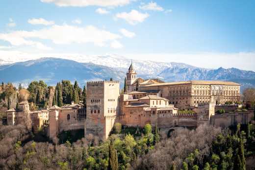 Visitez l'Alhambra, un site classé au patrimoine mondial de l'UNESCO pendant vos vacances en Espagne.