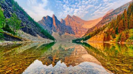 Der Landschaft des Banff Nationalparks mit dem See, Alberta, Kanada.