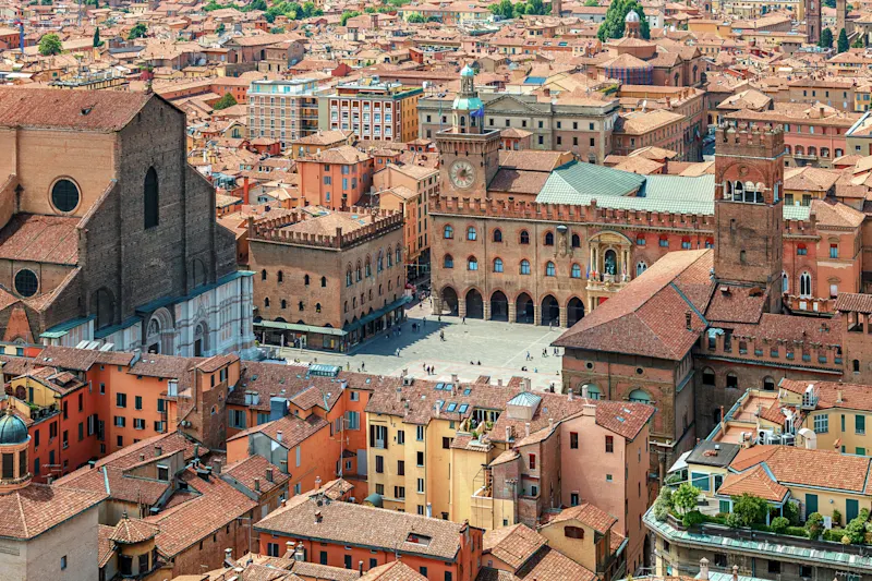 Bologna, Emilia-Romagna, Italien. Italien Piazza Maggiore in der Altstadt von Bologna