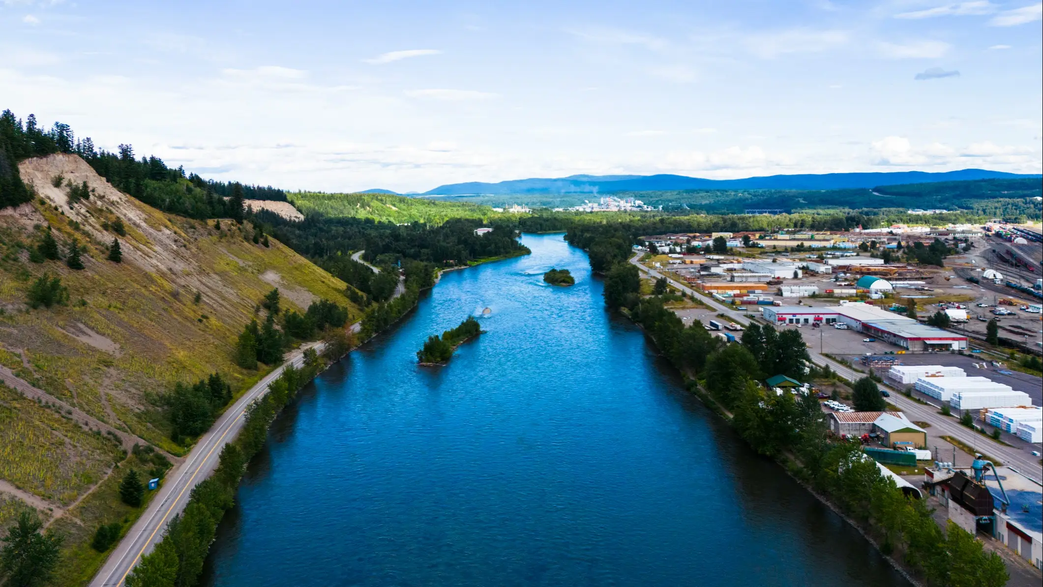 Die kleine Stadt Prince George neben dem Skeena River in British Columbia.