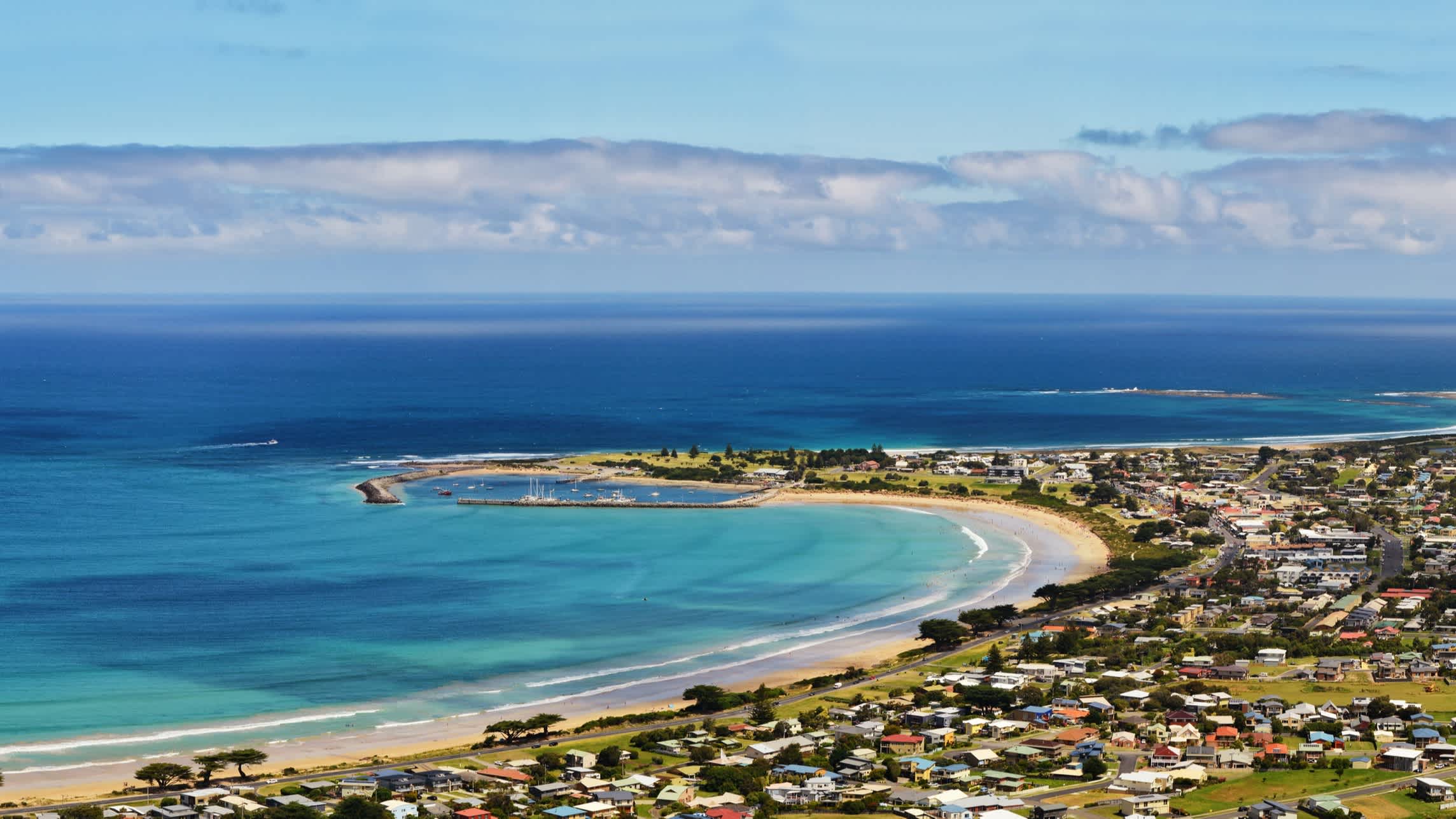 Blick auf die Apollo Bay an der australischen Pazifikküste.