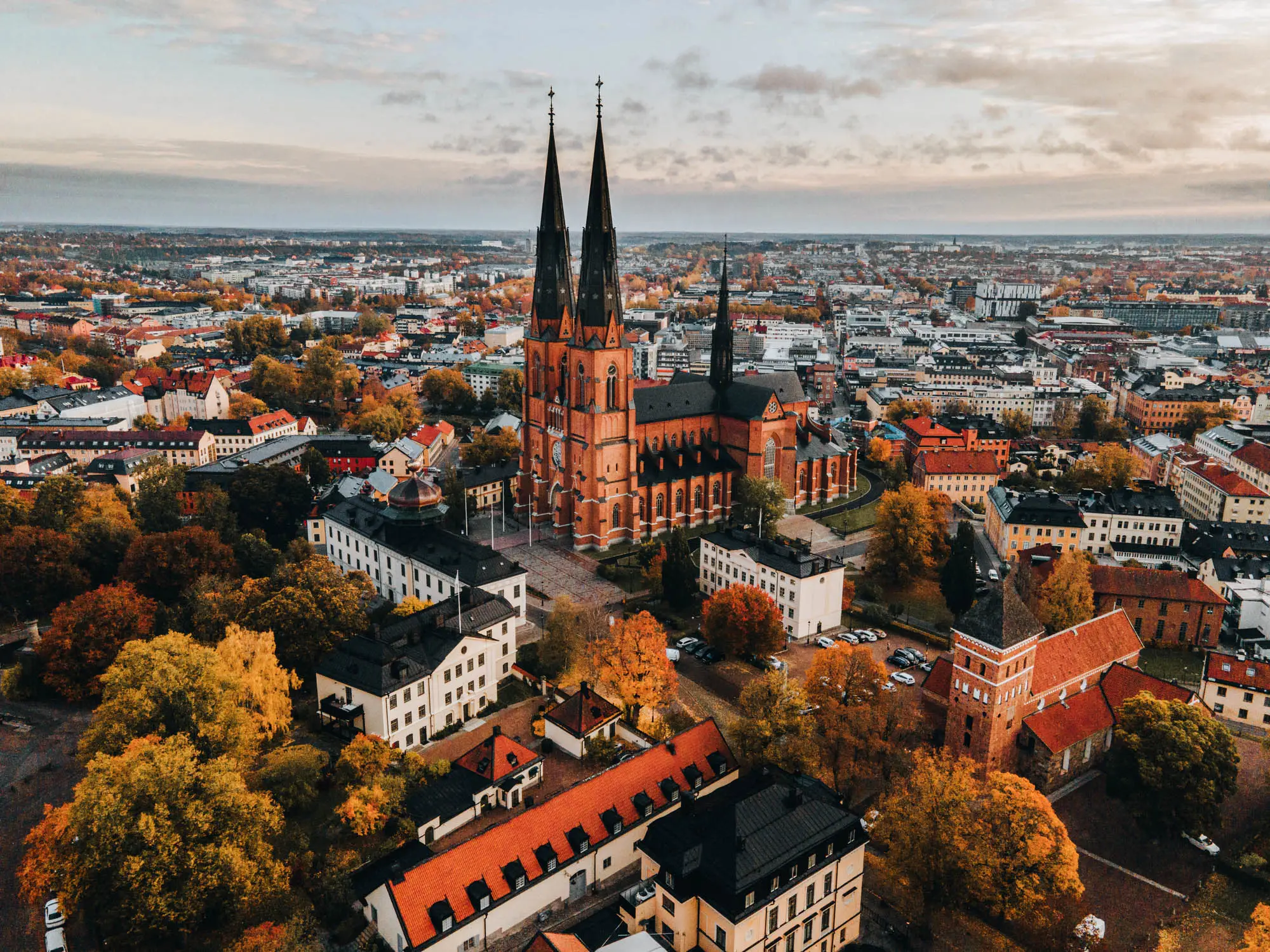 Uppsala, Schweden, Kathedrale Uppsala, Luftaufnahme, Herbst