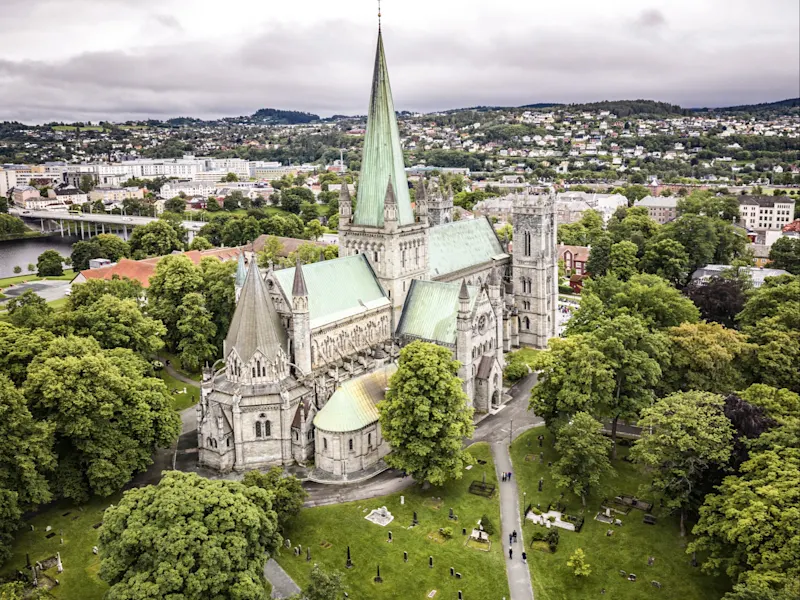 Nidarosdom, eine große gotische Kathedrale in Trondheim. Trondheim, Trøndelag, Norwegen.

