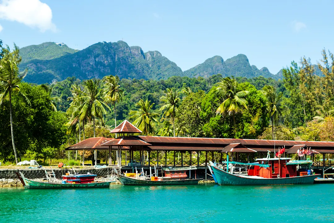 Blick auf der Palmen und Meer auf Langkawi Insel, Kedah, Malaysia