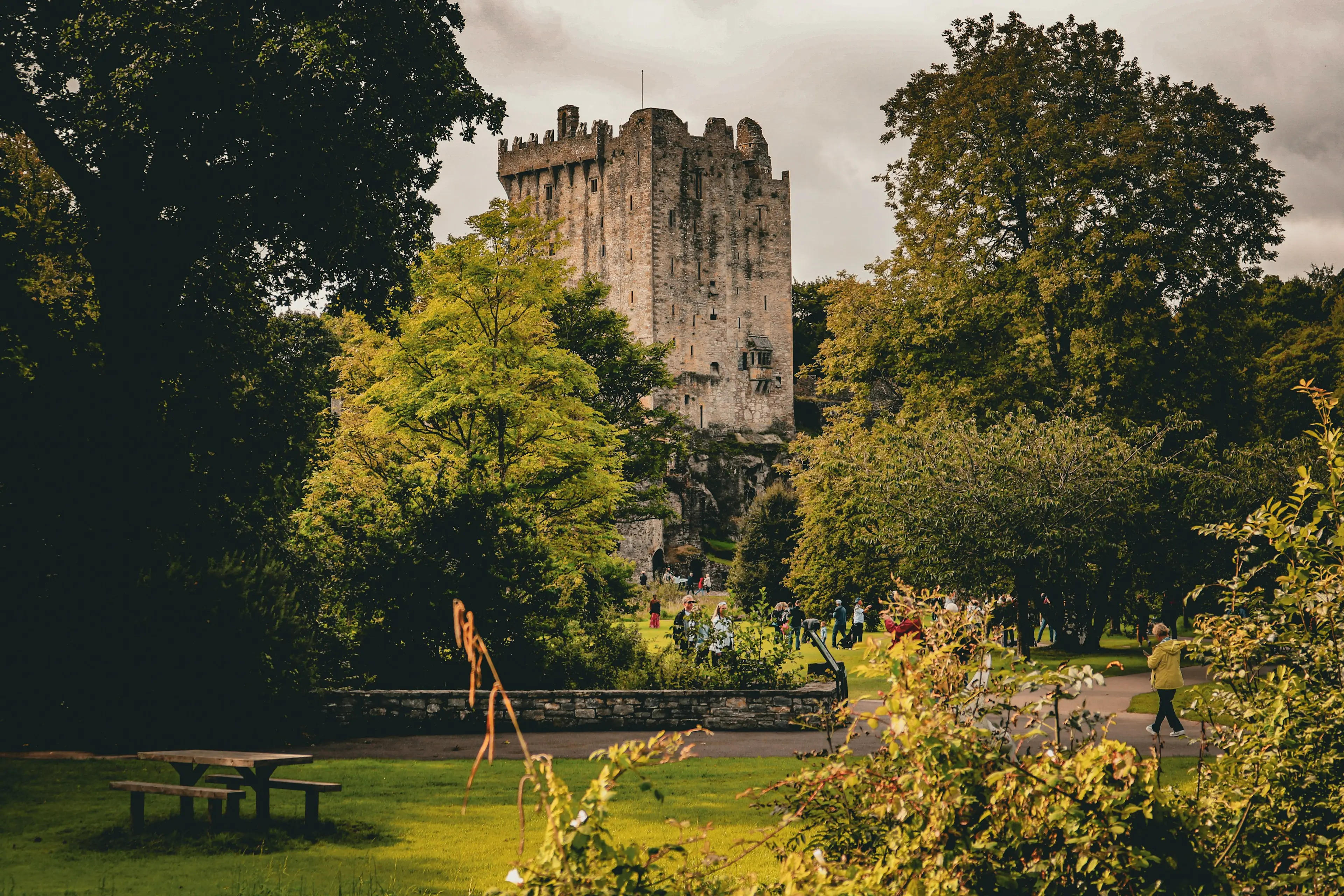 Blick auf den Park und Blarney Schloss in Cork, Irland. 

