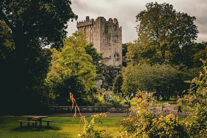 Blick auf den Park und Blarney Schloss in Cork, Irland. 

