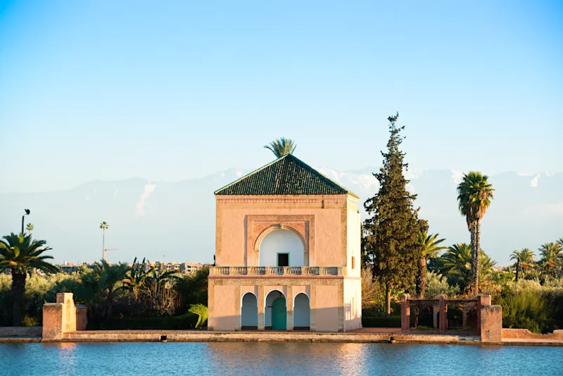 Nahaufnahme des Menara Pavillon in Marrakesch, Marokko.