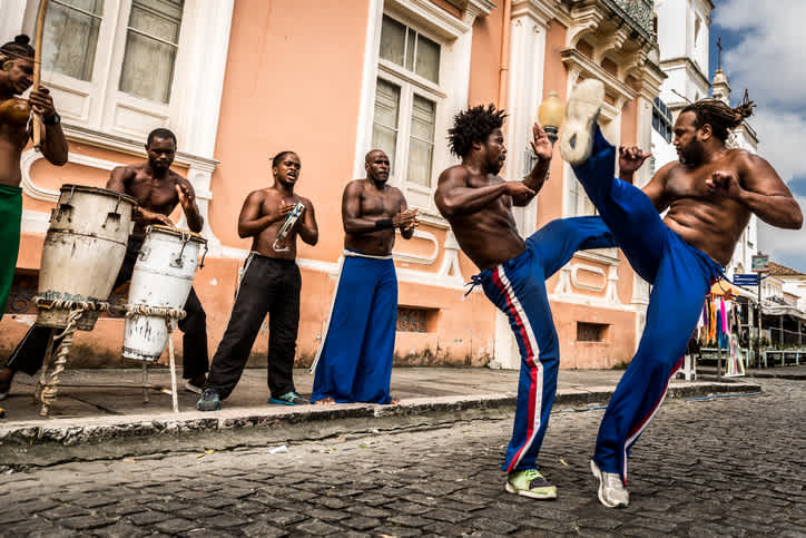 Bewundern Sie die Capoeira-Tänzer während Ihrer Reise nach Bahia.