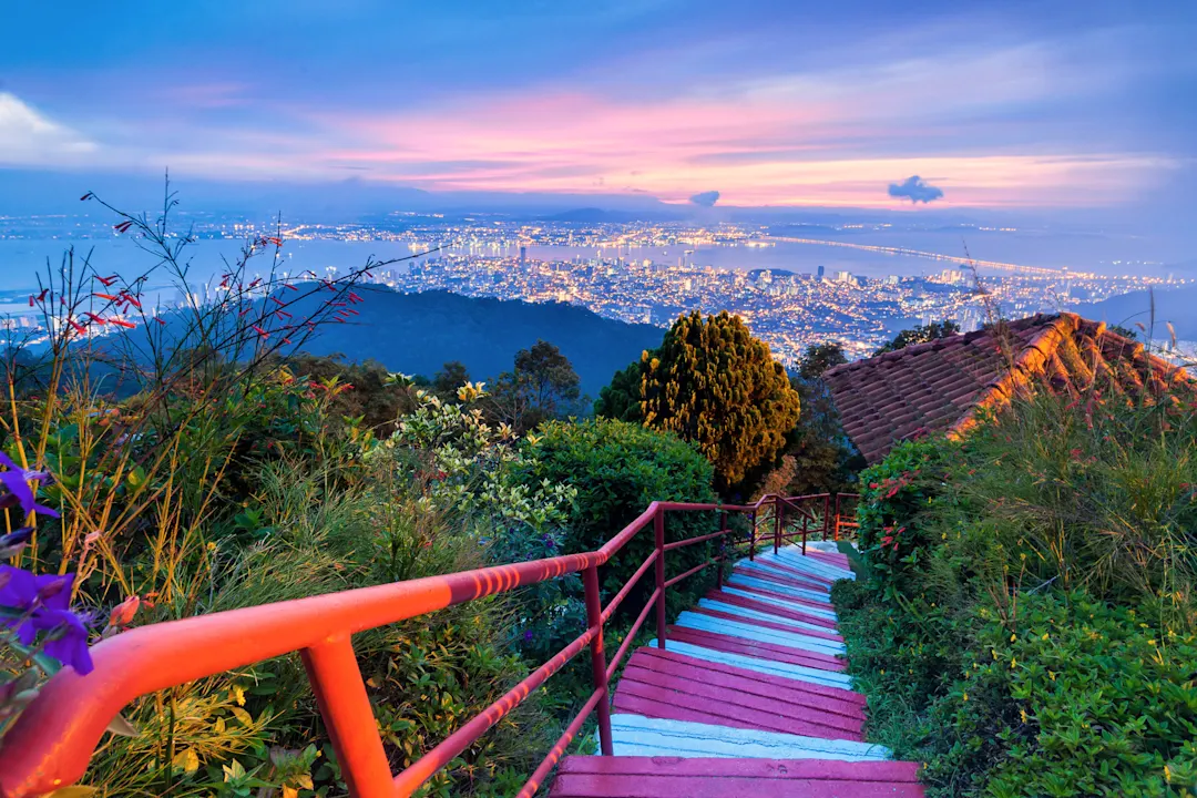 Penang Hill, Penang Island, Malaysia Treppenstufen auf den Penang Hill beim Sonnenuntergang