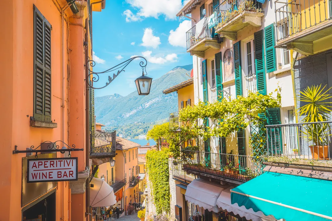 Schöne Straße in Bellagio, Comer See, Italien.