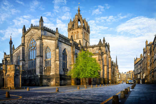 Visitez la magnifique cathédrale St. Giles pendant votre voyage Edimbourg.