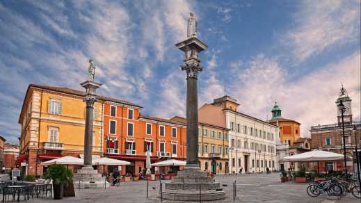 Der Hauptplatz Piazza del Popolo in Ravenna, Emilia-Romagna, Italien.