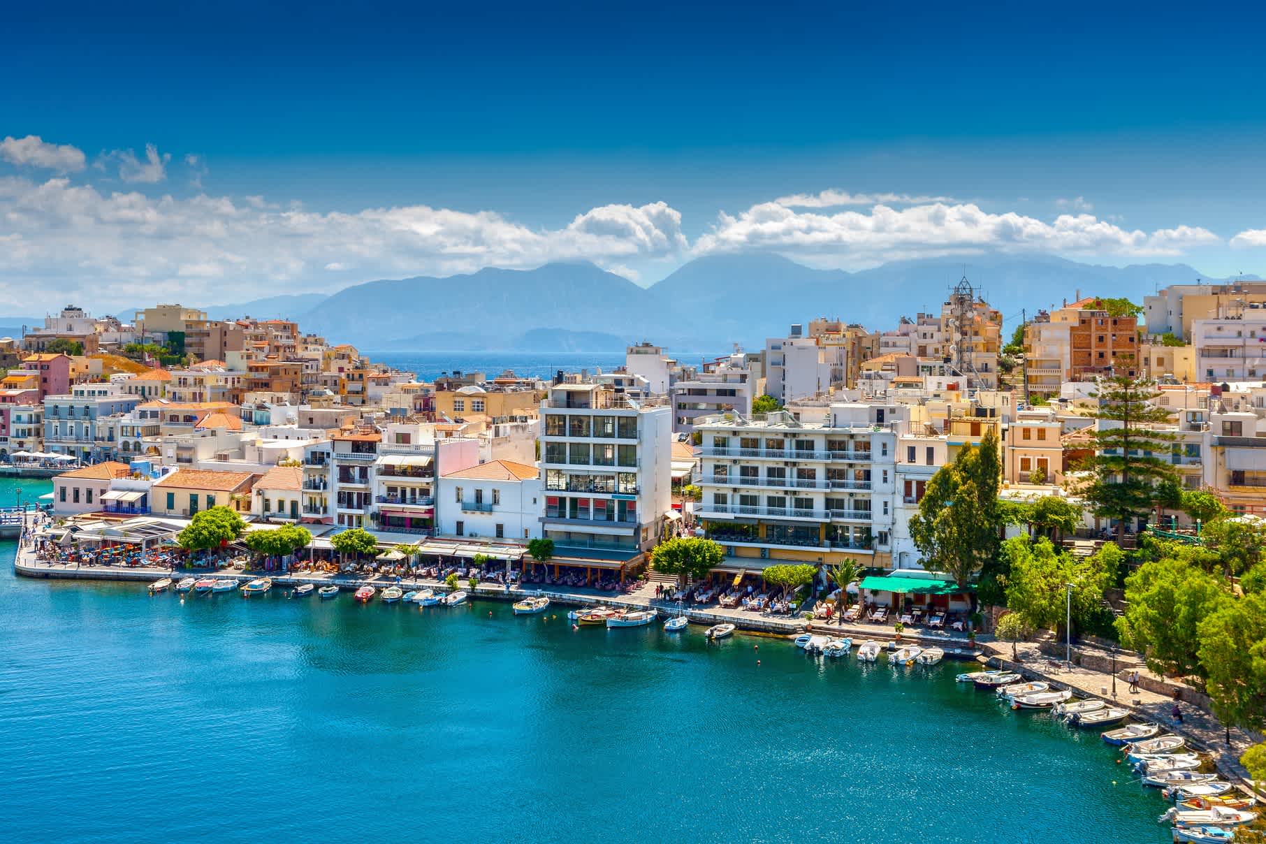 Blick auf der Stadt von Agios Nikolaos, Kreta, Griechenland. 