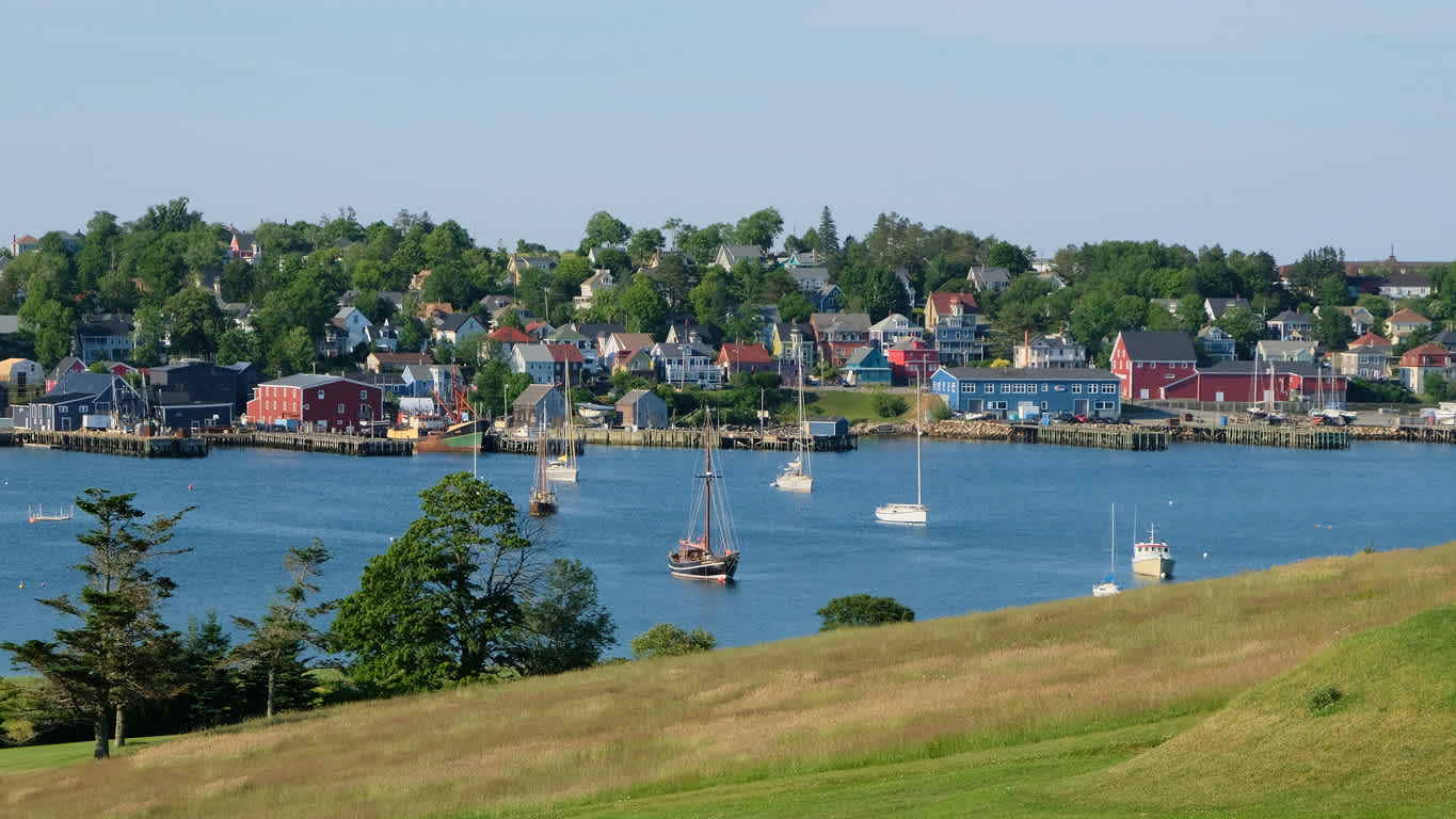 Visitez la charmante ville côtière de Lunenburg pendant voyage en Nouvelle-Écosse.