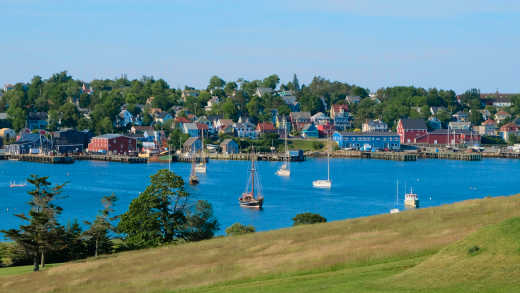 Visitez la charmante ville côtière de Lunenburg pendant voyage en Nouvelle-Écosse.