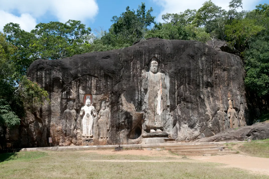 Sri Lanka, Yala Nationalpark, Buduruwagala View to Buduruwagala Buddhas sculptures im Yala Nationalpark, Sri Lanka.