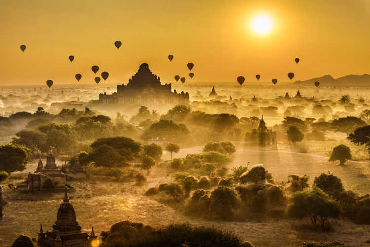 Sonnenaufgang mit Heißluftballons - ein unvergessliches Erlebnis bei einem Bagan Urlaub