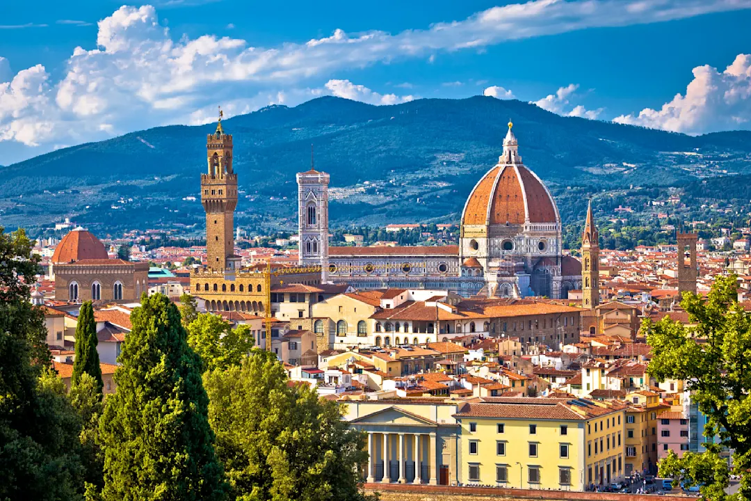 Stadtbild Panorama des Flusses Arno, Türme und Kathedralen von Florenz.

