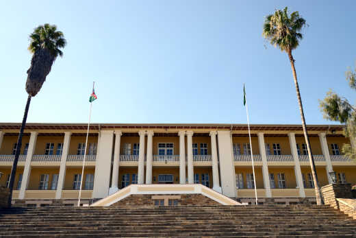 Beinamen des offiziellen Regierungsbüros: "Tintenpalast" in Windhoek. 