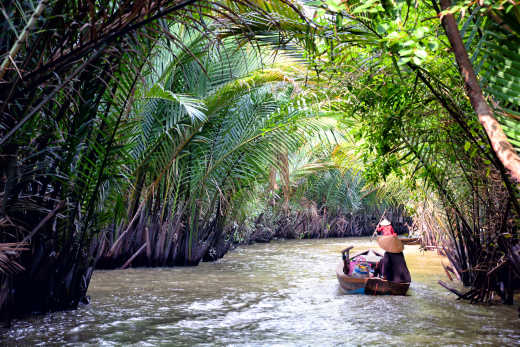 Tochtje op een houten boot in de Mekongdelta, Vietnam
