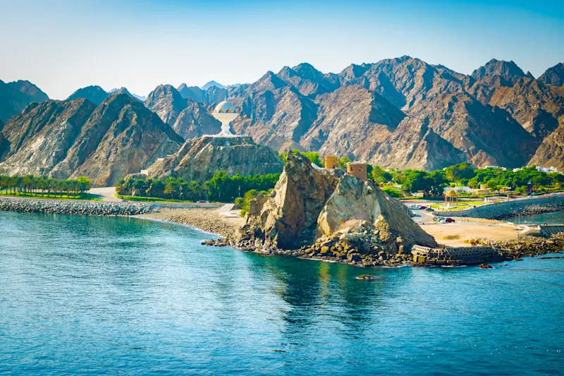 Berglandschaft am Wasser, Maskat, Oman