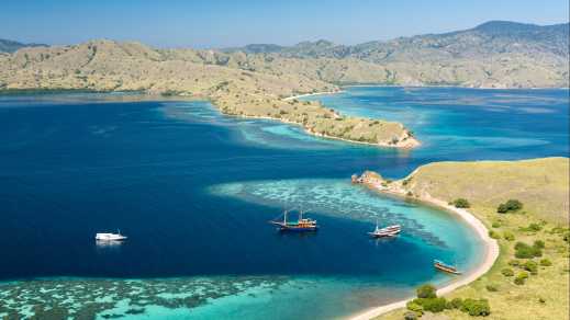 Luftaufnahme der Gili Lawa Darat Mündung im Komodo Nationalpark von Indonesien.
