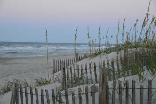 Strandfoto, aufgenommen in der Gegend von Crystal Shores in North Carolina.
