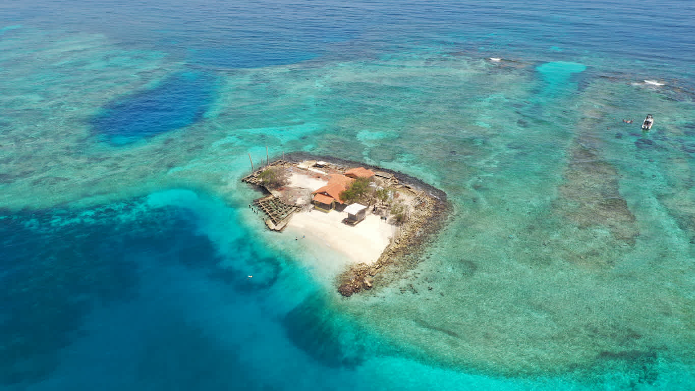 Blick aus der Vogelperspektive auf die Islas del Rosario in Kolumbien